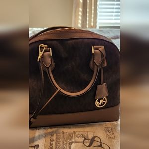 Michael Michael Kors SMYTHE LARGE SIGNATURE DOME SATCHEL
